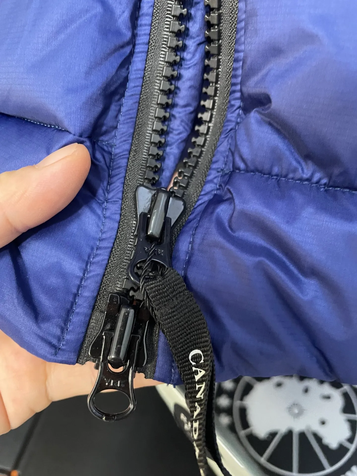 P560 Canadian brand CanadaGoose men's and women's CROFTON lightweight down vest 2229M DWR water-repellent treatment WindWall windproof fabric 700 fleece filling original mold opening details one to one production The upper body effect is stunning Exclusively available on the Xiaohongshu purchasing platform The highest version on the market Size: XS S M L XL XXL